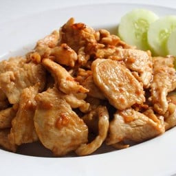 ไก่กระเทียมราดข้าว