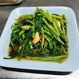 ผัดผักบุ้งไฟแดง