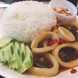 ข้าวกระเพราหมึก🐙