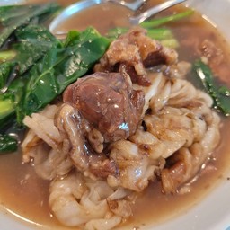 ราดหน้าเนื้อตุ๋น