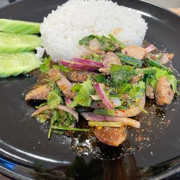 ข้าวยำหมูย่างจิ้มแจ่ว