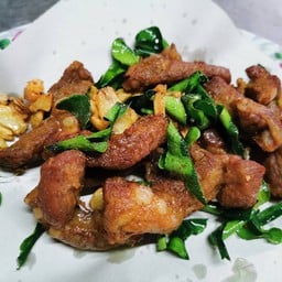 ซี่โครงหมูทอดกระเทียม