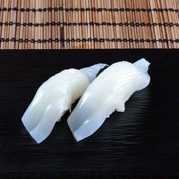 ซูชิหน้าปลาหมึก(คู่)