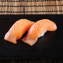 ซูชิหน้าแซลมอน(คู่)