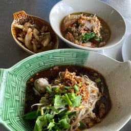 ก๋วยเตี๋ยวเรือน้องเบียร์คลอง 4