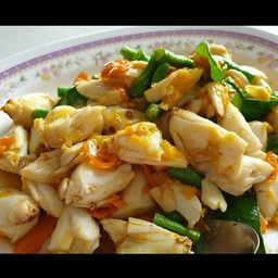 กรรเชียงปูผัดพริกเหลือง