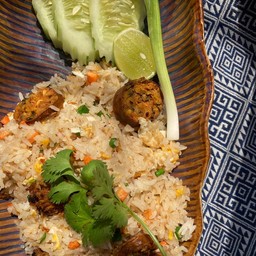 ข้าวผัดไส้อั่ว