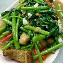 บุ้งหมูกรอบ