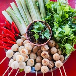 ลูกชิ้นหมูปิ้ง 3 ไม้