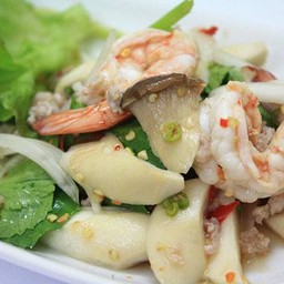 ยำเห็ดออเร้นจิทะเล