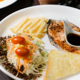 สเต็กปลาแซลมอลพริกไทยดำ