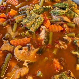 ร้านข้าวแกงบ้านเคียงเรือ -