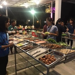 วันที่ 2 ของการเปิดทำการ ขณะนี้กำลังสร้าง ที่นั่งเล่น จุดเช็กอิน และเครื่องเล่น