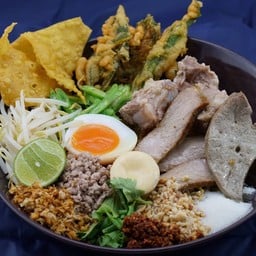 ซี่โครงหมูอ่อน ไข่ต้มยางมะตูม