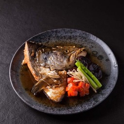 หัวปลาต้มซีอิ้ว(Salmon Kabutoni)