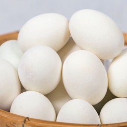 ไข่เค็มสมุนไพรต้มสุก 1 ฟอง
