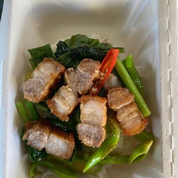 คะน้าหมูกรอบ