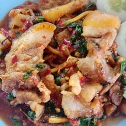 หมูป่าผัดเผ็ด