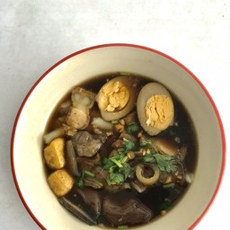 ก๋วยจั๊บนำ้ข้นหน้าวัด