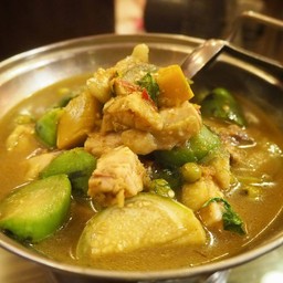 แกงอ่อมไก่