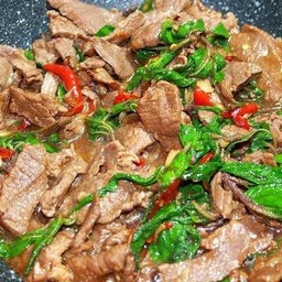 ข้าวกะเพราเนื้อโคขุน