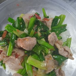 ข้าวผัดคะน้าหมูหมัก