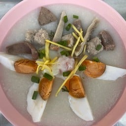 โจ๊กหมู+เครื่องใน+ไข่เค็ม+ไข่ไก่
