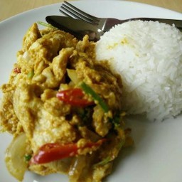 ข้าวผงกระหรี่ไก่, หมู (โปรดระบุมาค่ะ) - ครัวกระเพราหอม (อาหารตามสั่ง)