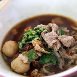 ก๋วยเตี๋ยวเนื้อสด (โปรดระบุเส้นด้วยค่ะ)