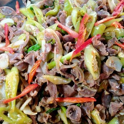 ผัดพริกหยวกเครื่องในไก่