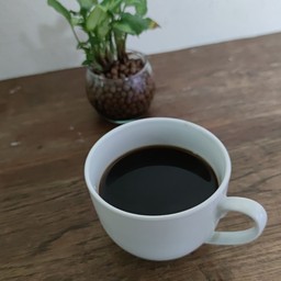 Hot Americano อเมริกาโน่ กาแฟร้อน