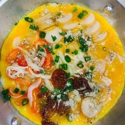 ไข่ขยี้ ไข่กระทะทรงเครื่อง (หมูสับ-หมูยอ-ไส้กรอก-แฮม-ปูอัด-กุนเชียง)