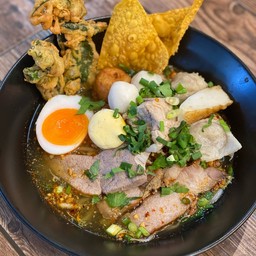 ก๋วยเตี๋ยวต้มยำรวมมิตร