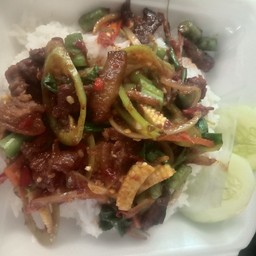 ผัดเผ็ดกบ