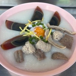 โจ๊กหมู+เครื่องใน+ไข่เยี่ยวม้า+ไข่ไก่