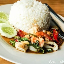กะเพราทะเล กุ้งหมึก