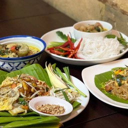 ครัวคุณเอี้ยง ขนมจีน-ผัดไทย