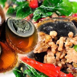 ข้าวกระเพราไข่เยี่ยวม้า