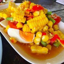 ตำข้าวโพดกุ้งแห้งไข่เค็ม