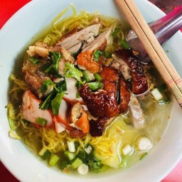 บะหมี่เป็ดย่าง+หมูแดง+หมูกรอบ - ร้านข้าวหน้าเป็ดข้าวหมูแดง