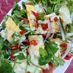 ยำไข่ดาว