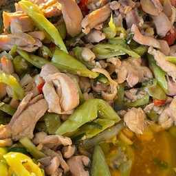 ไก่ผัดพริกหยวก