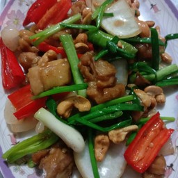 ไก่ผัดเม็ดมะม่วง