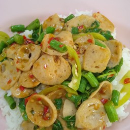 ข้าวกะเพราลูกชิ้น