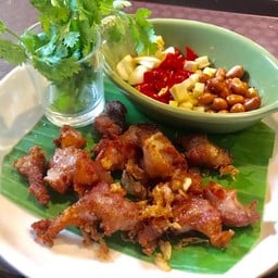 แหนมซี่โครงหมูทอด