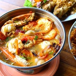 ต้มยำกุ้งแม่น้ำน้ำใส หม้อ