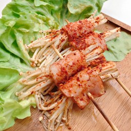 เบคอนพันเห็ดเข็มทอง