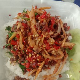 กระเพราหน่อไม้ดอง