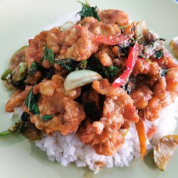 ข้าวแกงเขียวหวานไก่กรอบ