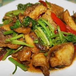 ปลาผัดขึ้นฉ่าย- เฮงเฮงอาหารตามสั่ง
